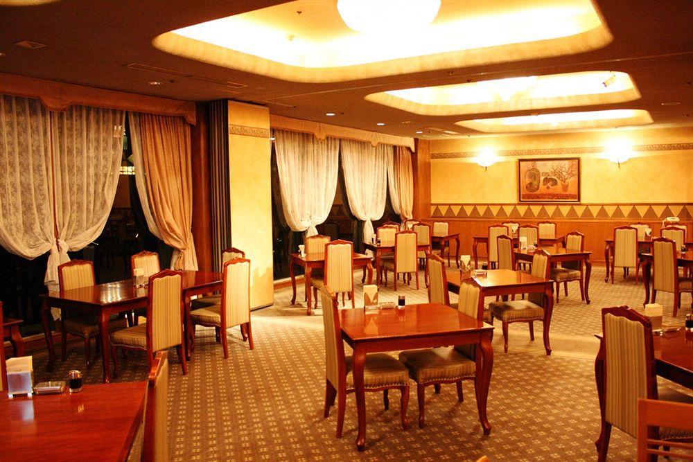 Sunsky Hotel Kitakyushu Bagian luar foto